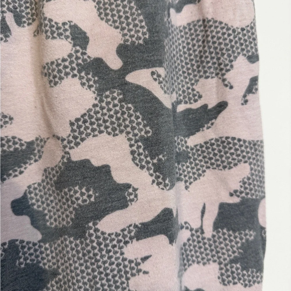 Reebok Camo Jogger Sweatpants Women’s Large Gray Pink Athletic Fleece Loung